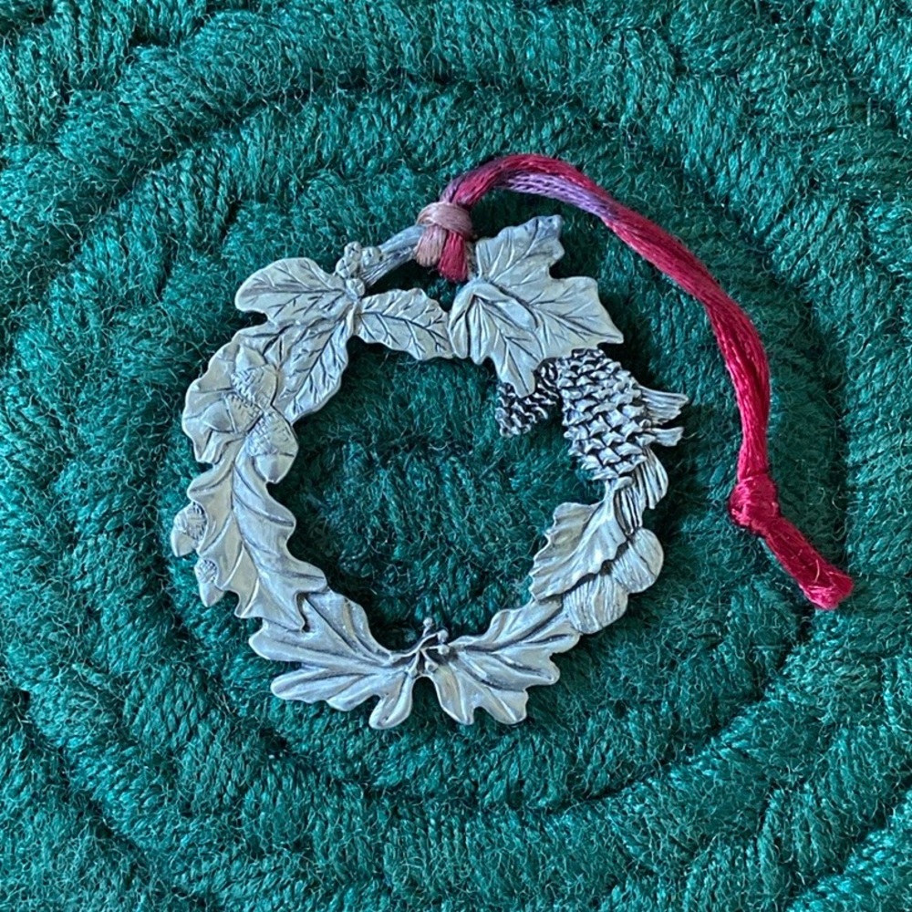 1995 SEAGULL PEWTER CANADA CHRISTMAS WREATH ORNAMENT
